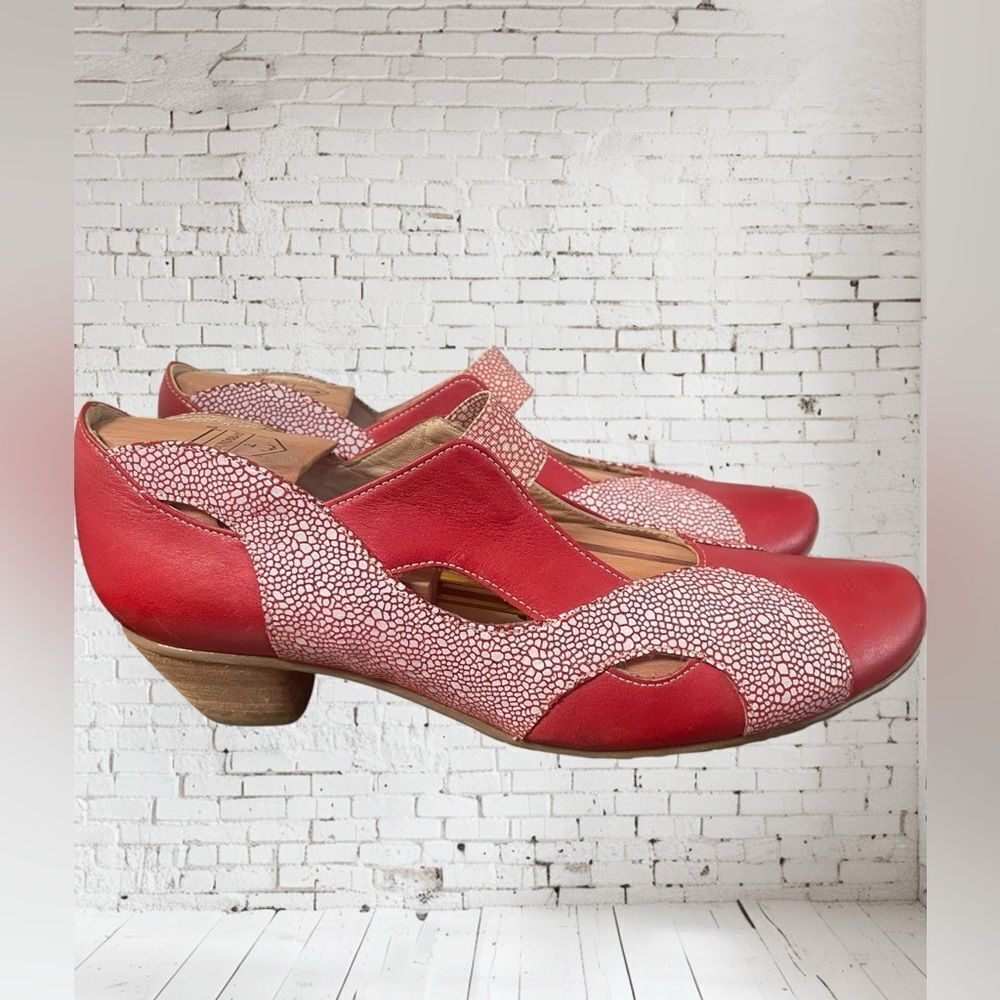 Chibi Walk This Way Women's heeled cushioned Pumps